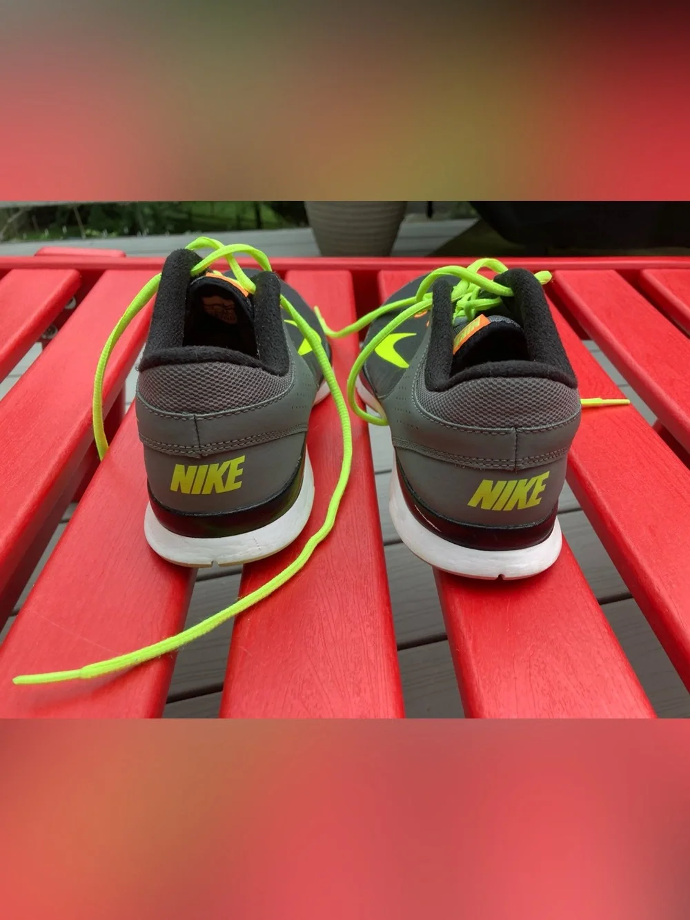 Women’s Nike Sneaker Size 9